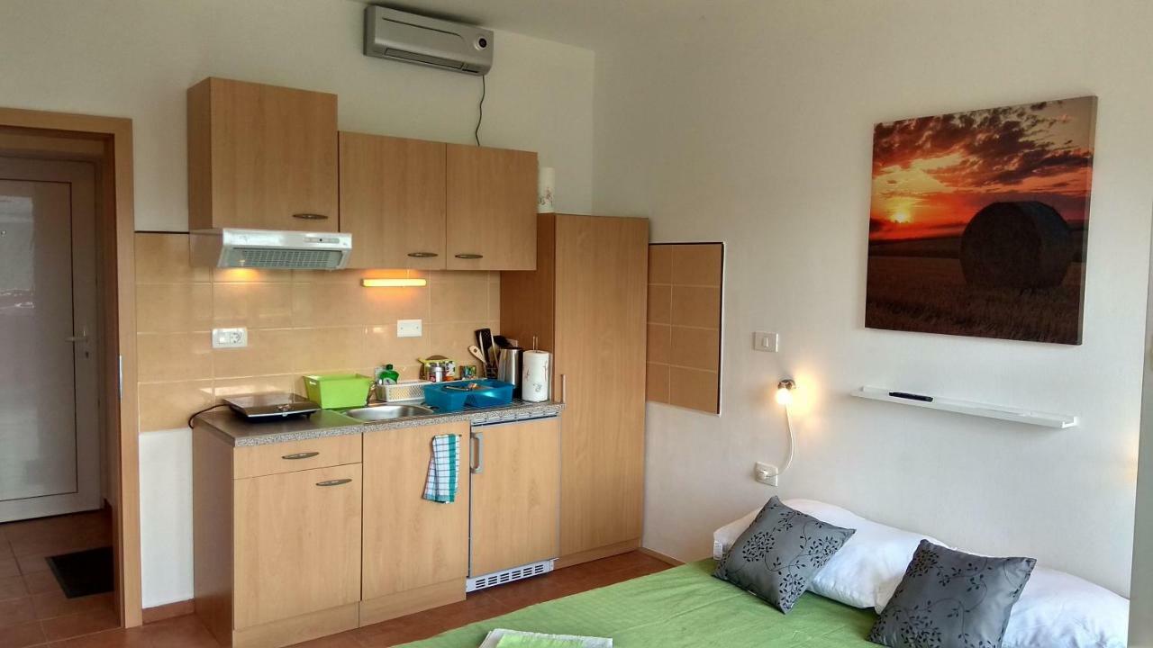 Apartmaji Suhorje エクステリア 写真