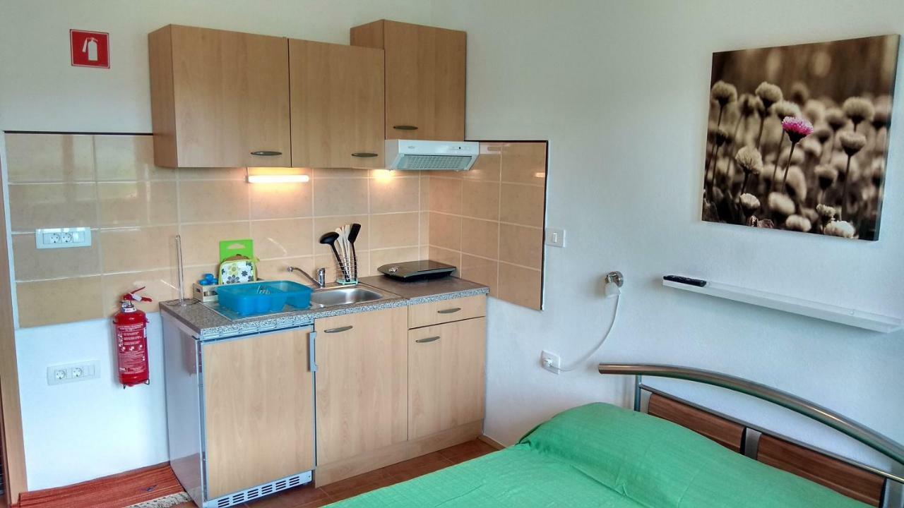 Apartmaji Suhorje エクステリア 写真